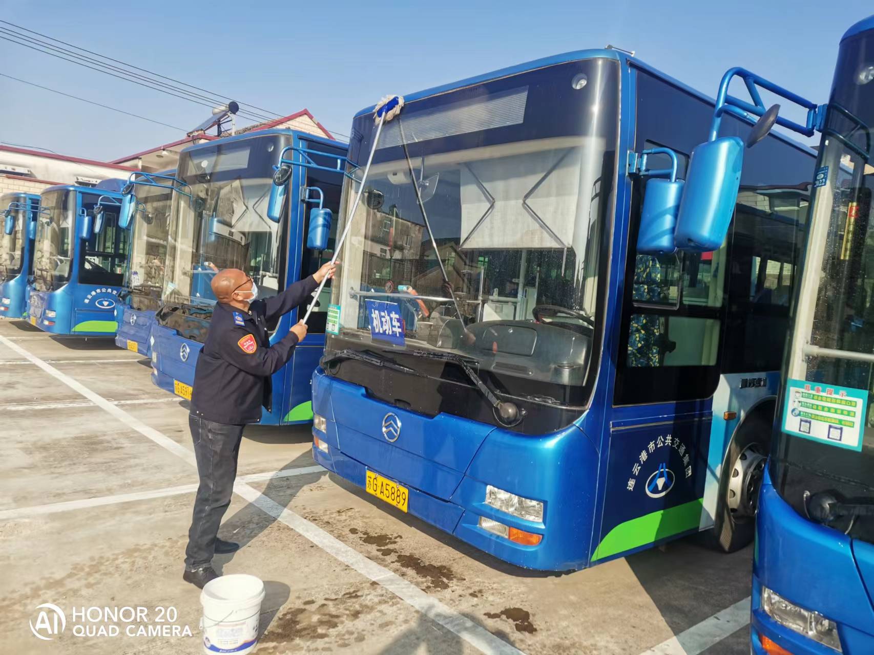 公交集團公交事業(yè)一部做好機動待運營車輛維護工作