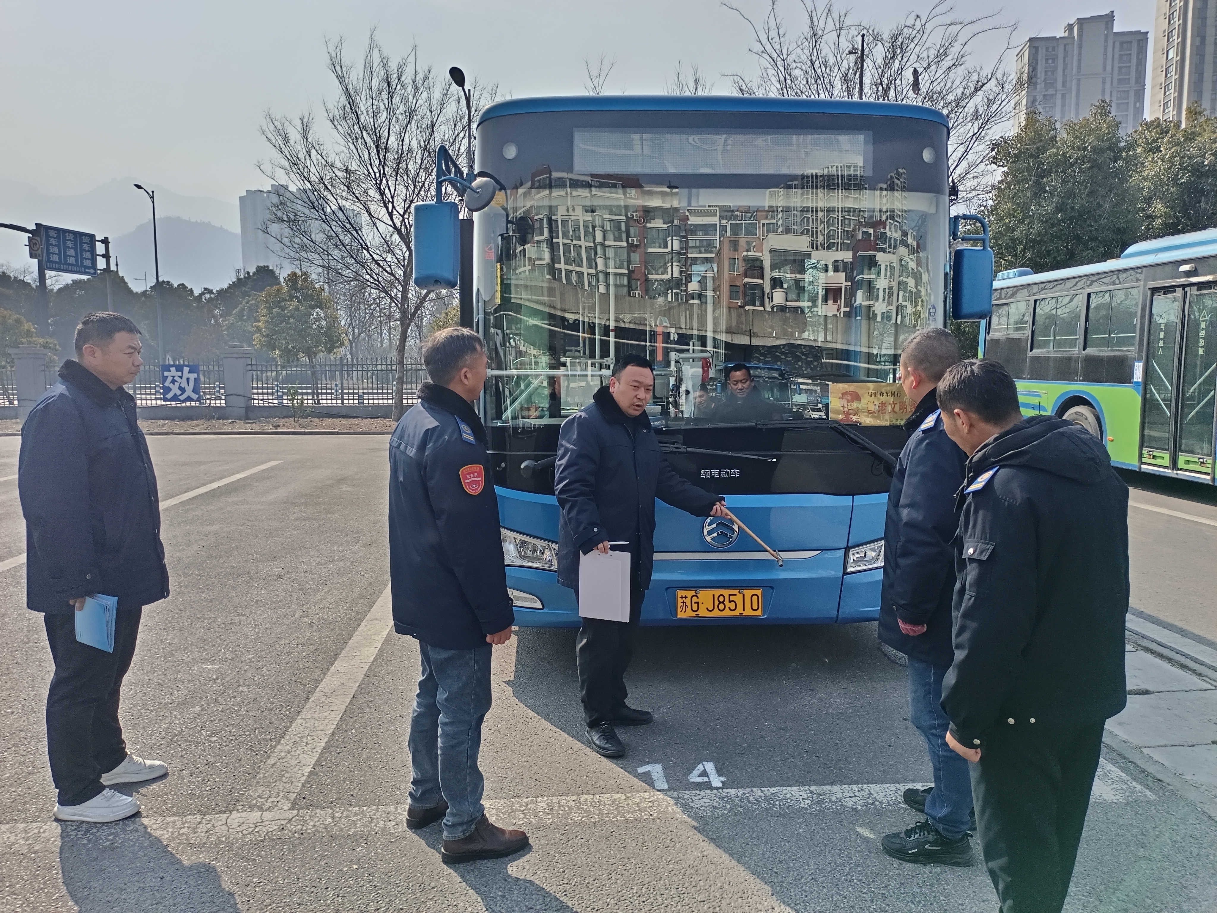 公交集團(tuán)公交事業(yè)二部開(kāi)展駕駛員操作技能競(jìng)賽考核專(zhuān)題培訓(xùn)