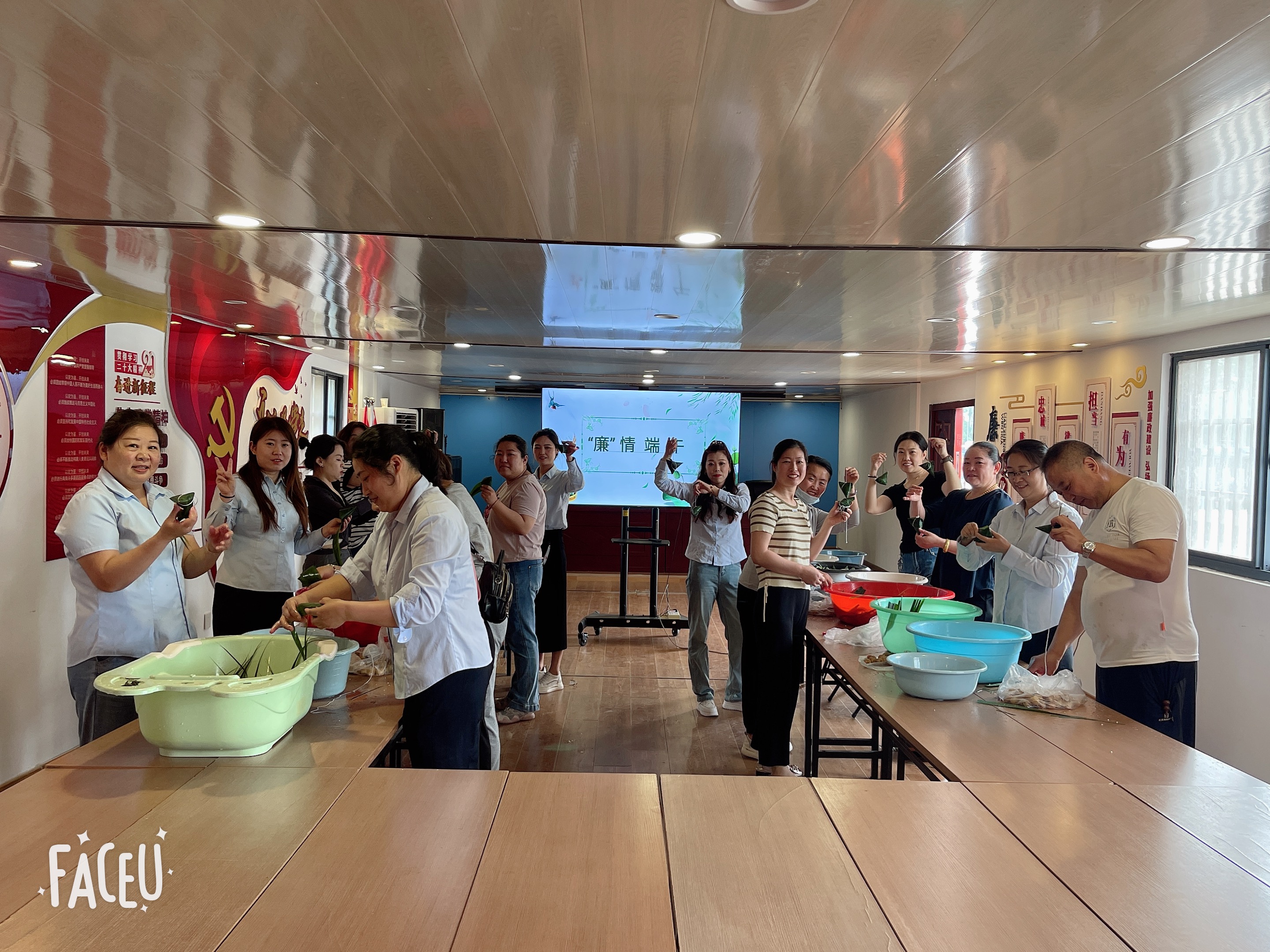 公交集團公交事業(yè)一部“端午佳節(jié)頌清風(fēng) 巧手香粽傳廉情”活動