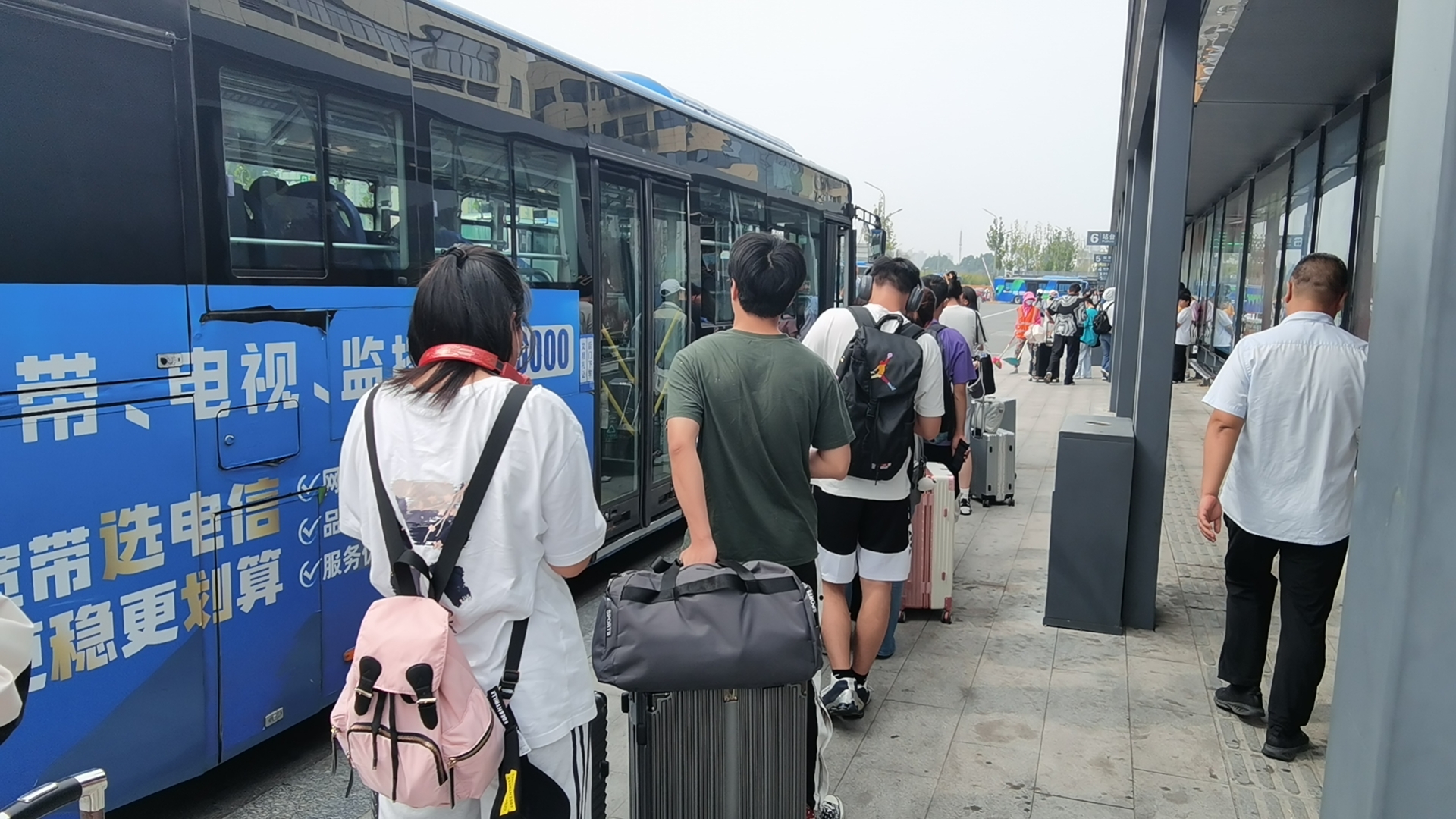 抓客流、強服務(wù)，公交集團多舉措護航高?！伴_學季”
