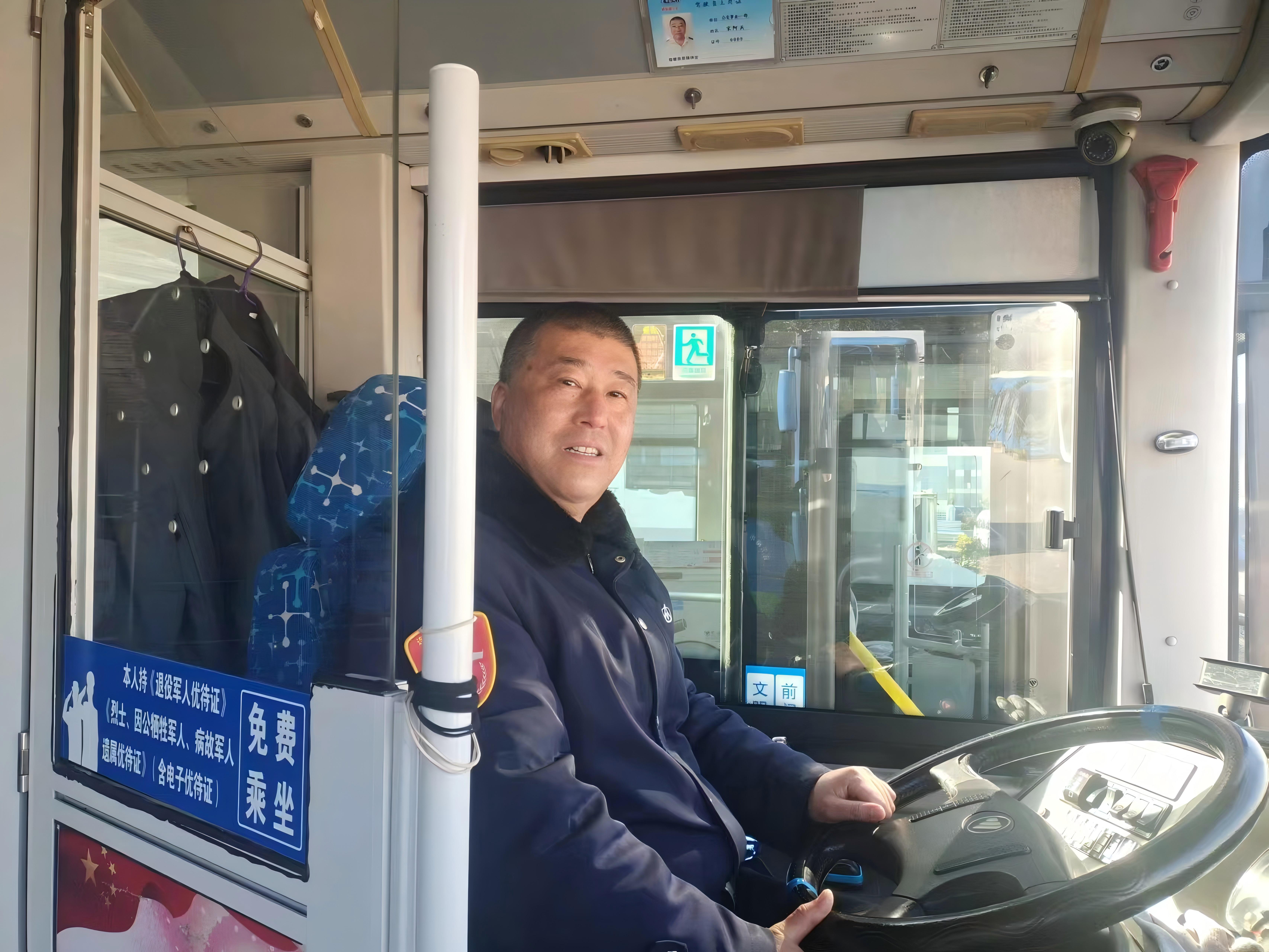 60路駕駛員宋阿兵，你抱起乘客的樣子真帥！