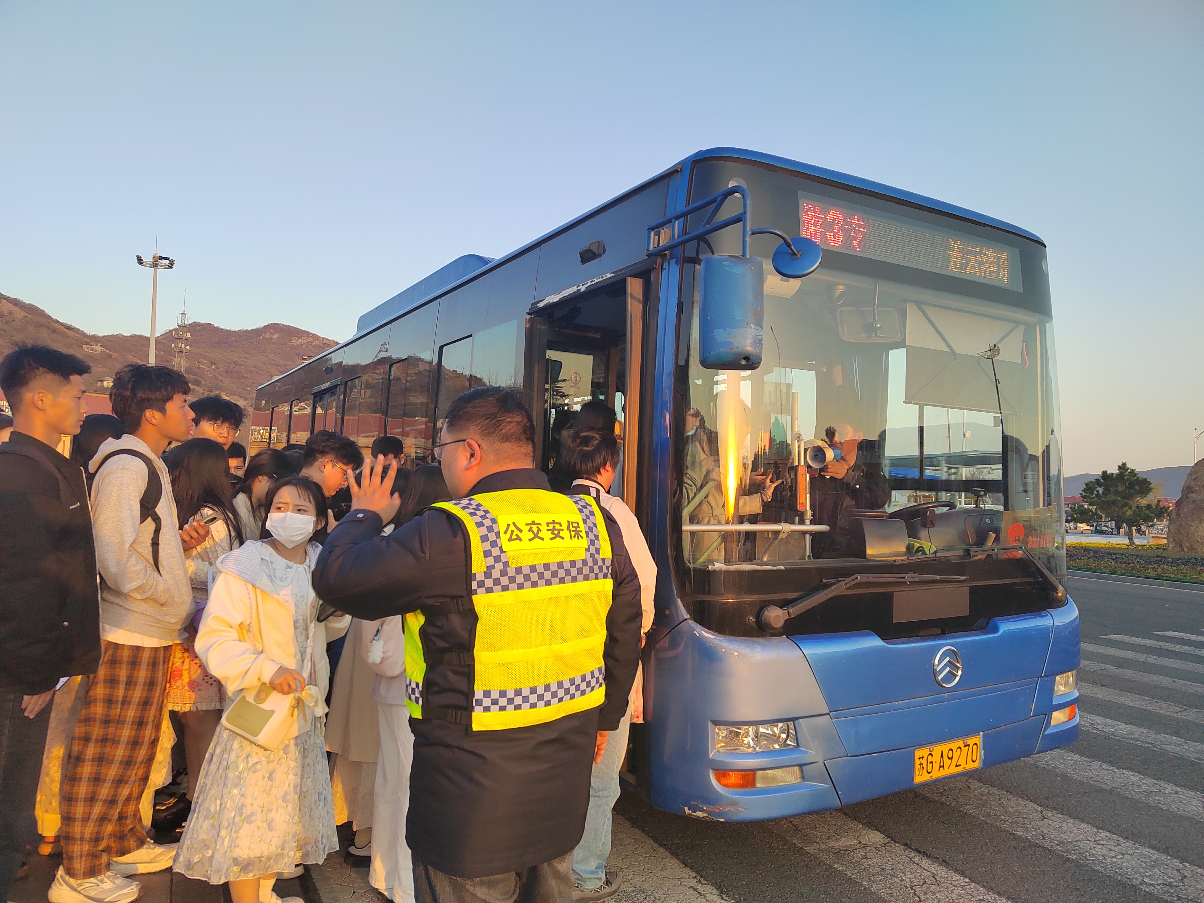 公交集團(tuán)圓滿完成2025年清明小長假運(yùn)輸保障任務(wù)