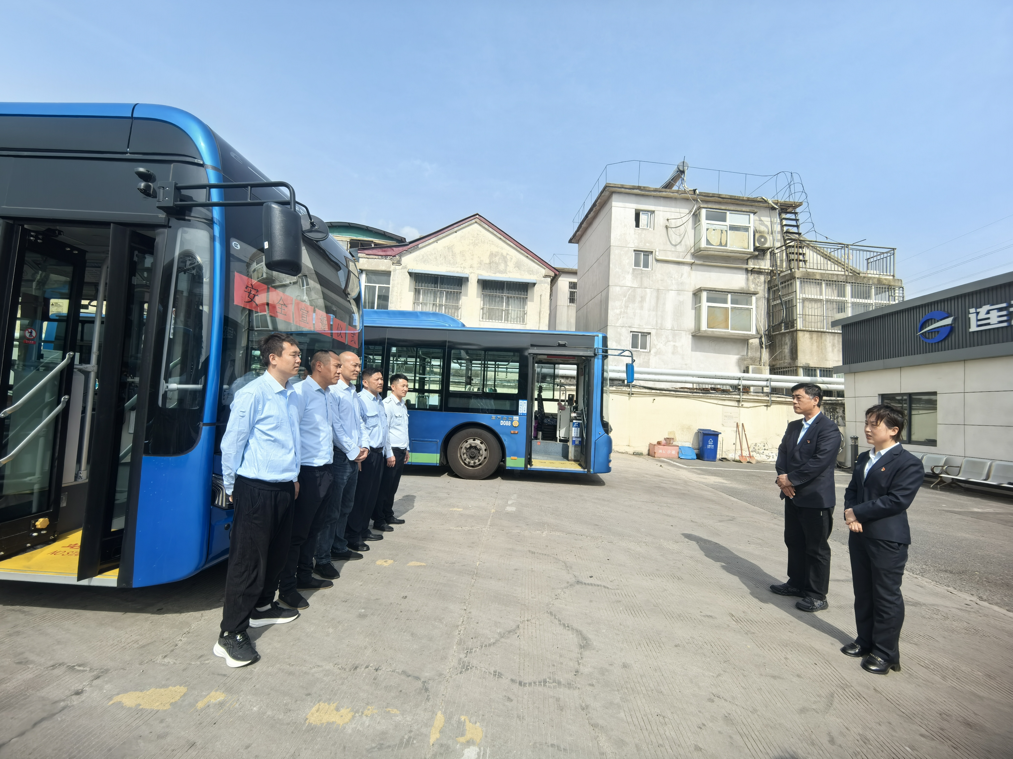 你予我一份誓詞，我與你共享榮光——公交集團(tuán)開展新入職駕駛員安全行車宣誓儀式
