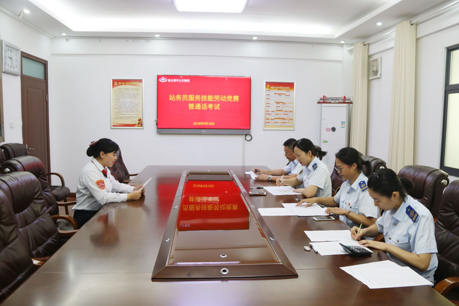 公交集團(tuán)快速公交公司站務(wù)員服務(wù)技能競賽活動圓滿結(jié)束