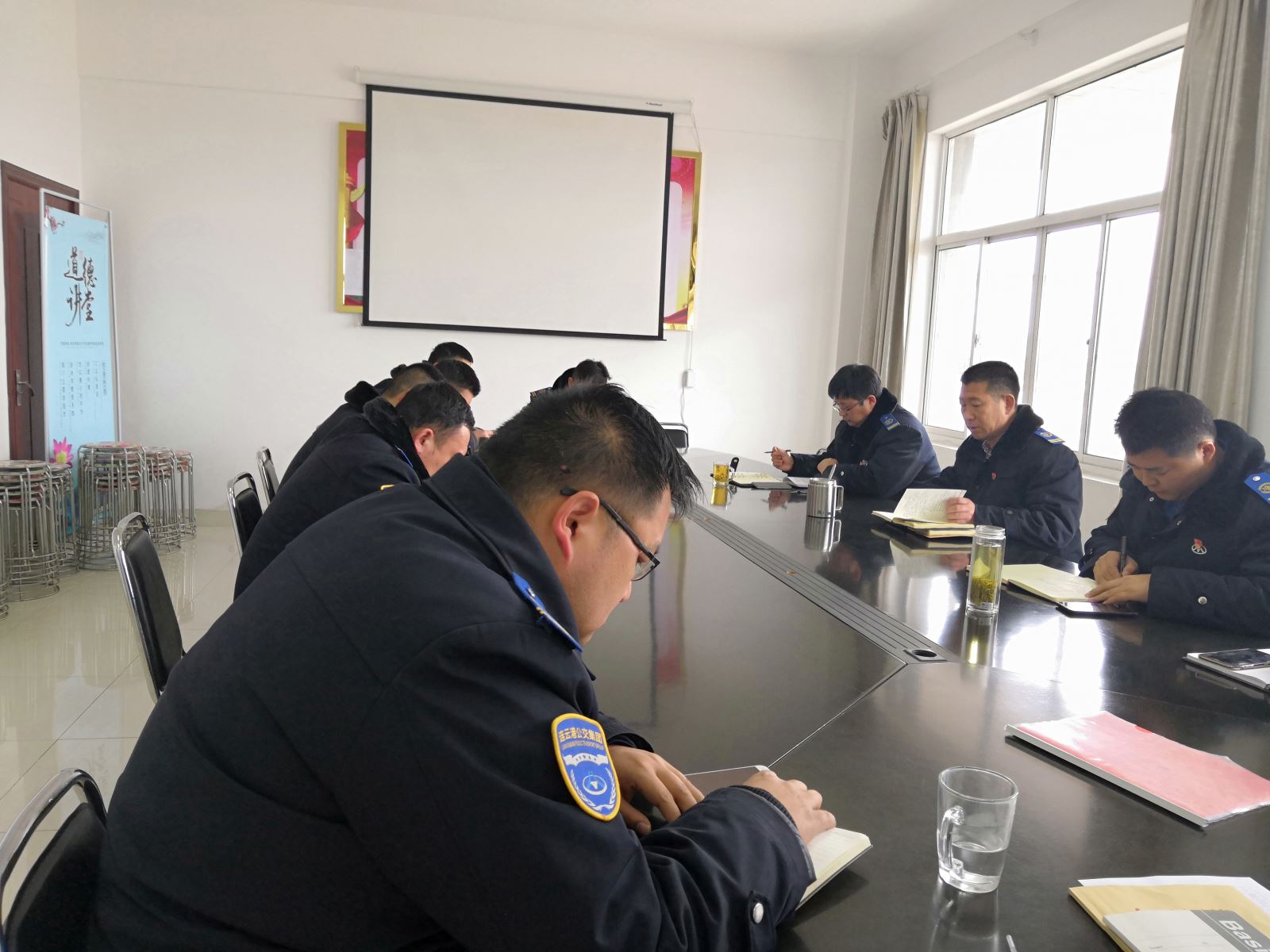 公交集團公交事業(yè)二部召開“兩會”安全生產(chǎn)專題會