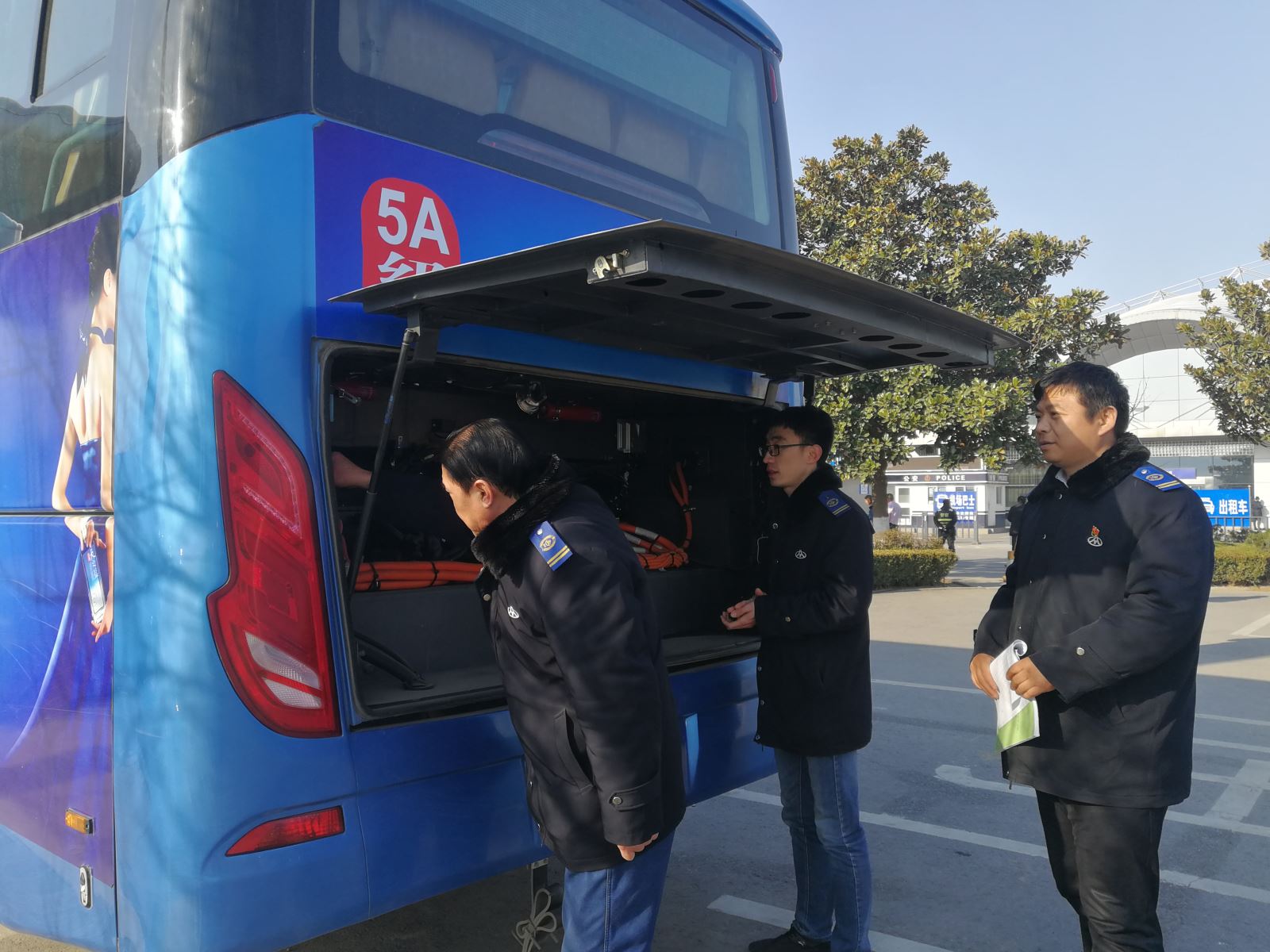 公交集團(tuán)經(jīng)營發(fā)展事業(yè)部開展車容車貌大整治活動
