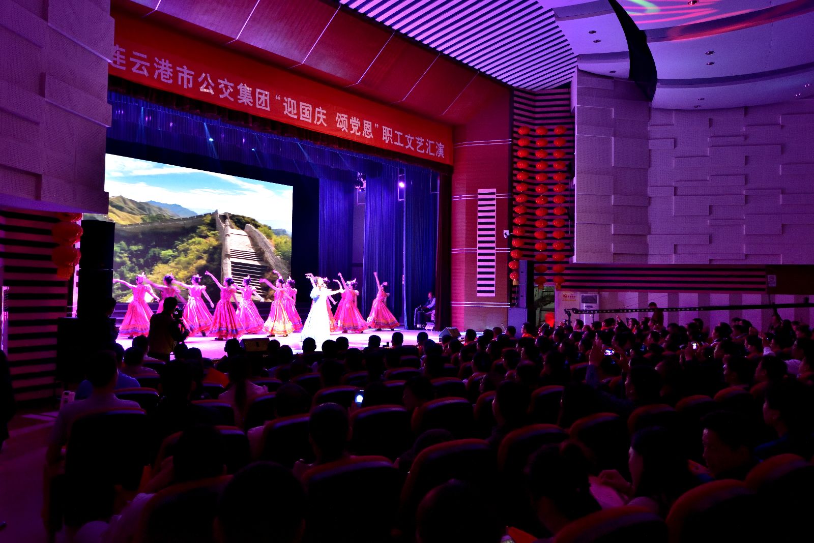 公交集團(tuán)“迎國(guó)慶、頌黨恩”職工文藝匯演取得圓滿成功
