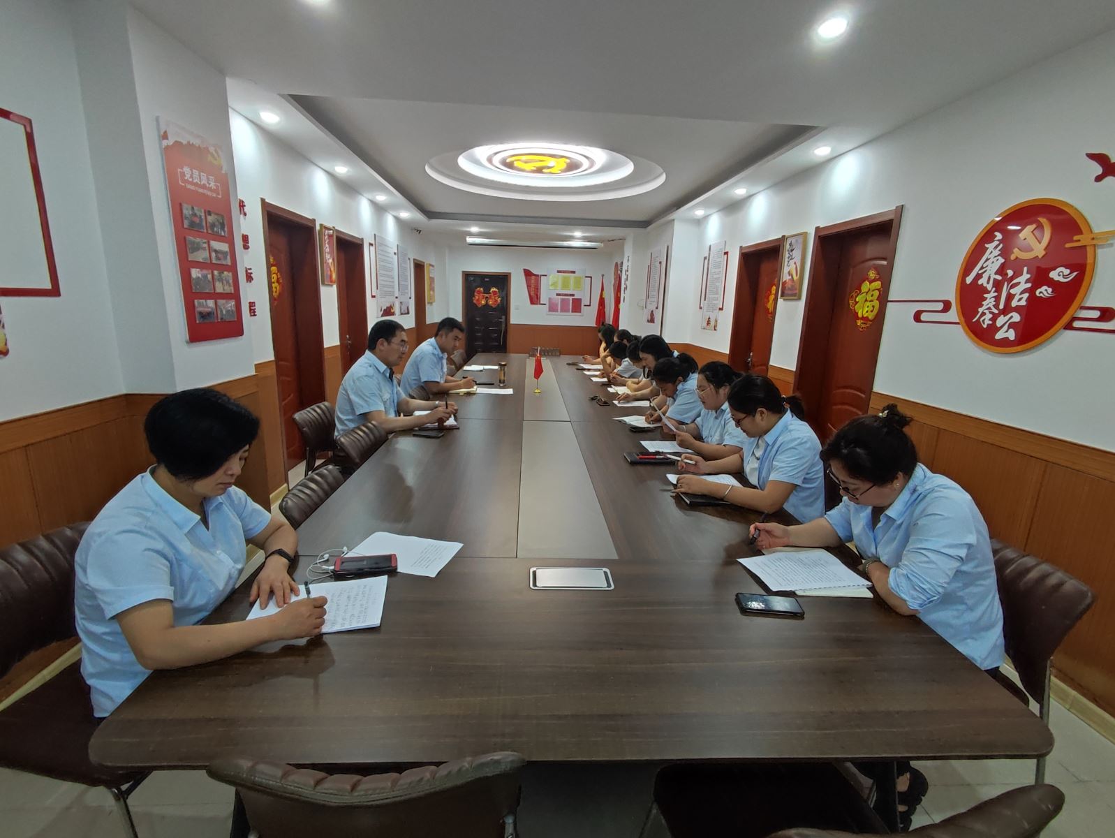 公交集團公交事業(yè)一部信息中心團結(jié)一心 將信息化業(yè)務(wù)再提升