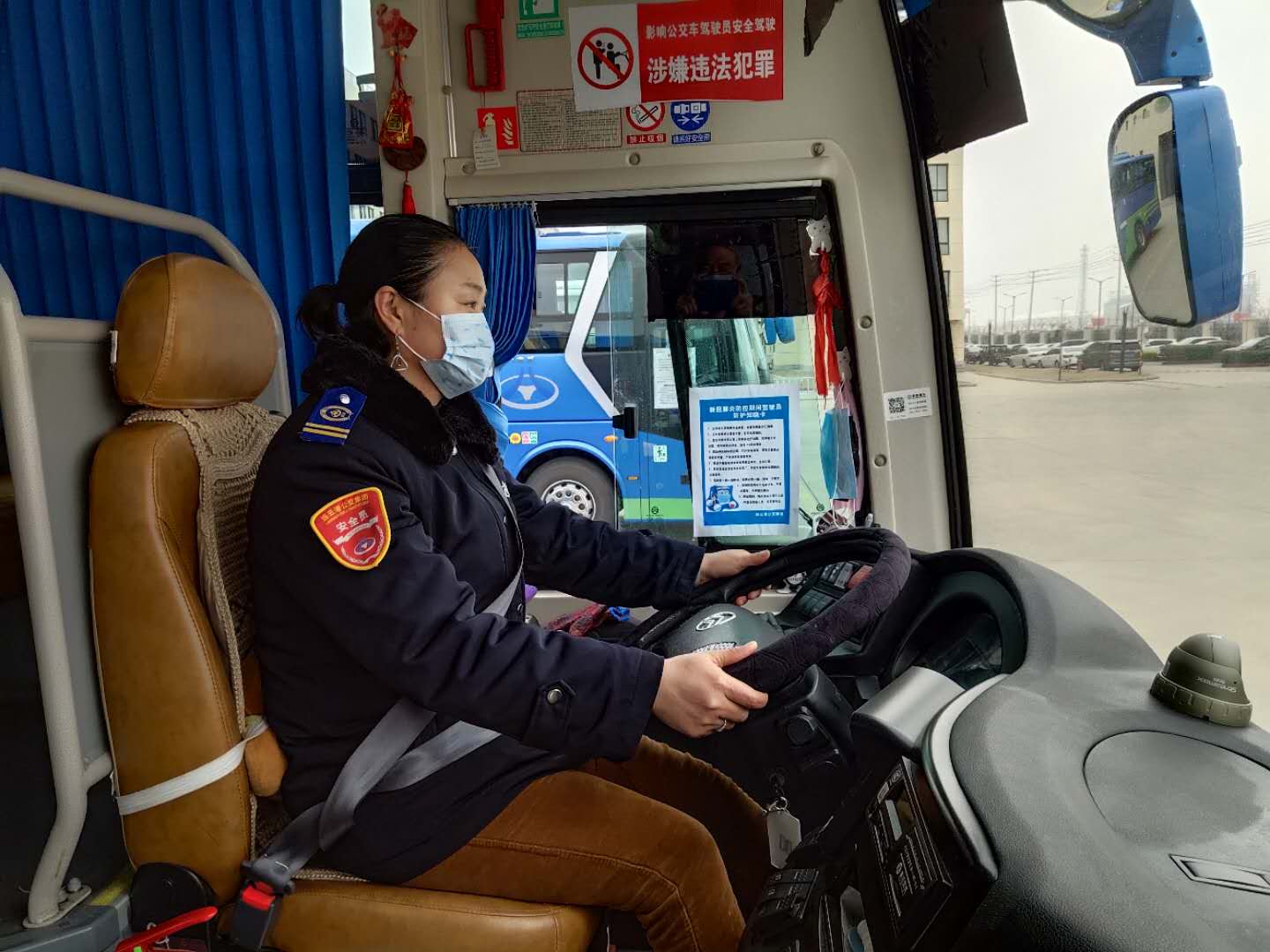 經營發(fā)展事業(yè)部女駕駛員倪英平堅守戰(zhàn)“疫”一線