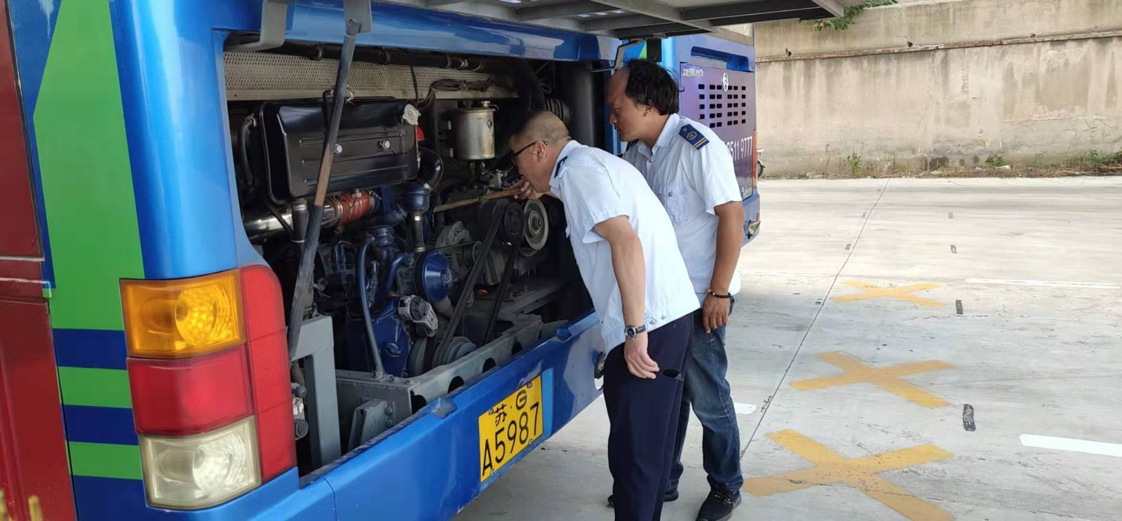 公交集團公交事業(yè)一部開展運營車輛安全、機務(wù)聯(lián)合檢查
