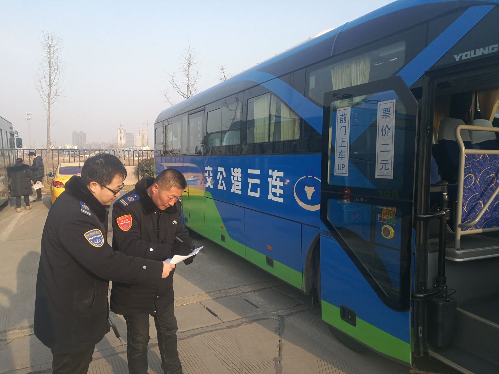 公交集團經營發(fā)展事業(yè)部做好春運期間公交車輛衛(wèi)生整治工作