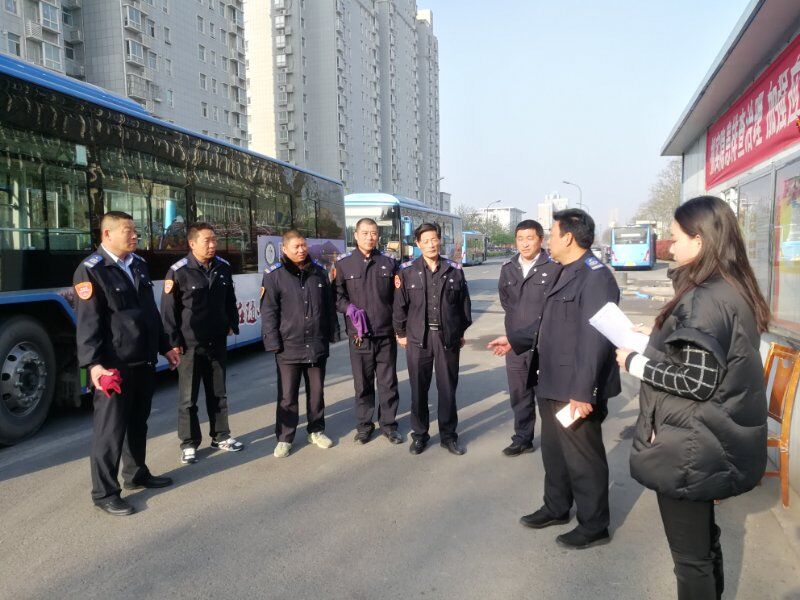 公交集團(tuán)公交事業(yè)一部備戰(zhàn)“安全生產(chǎn)，優(yōu)質(zhì)服務(wù)”百日競(jìng)賽活動(dòng)