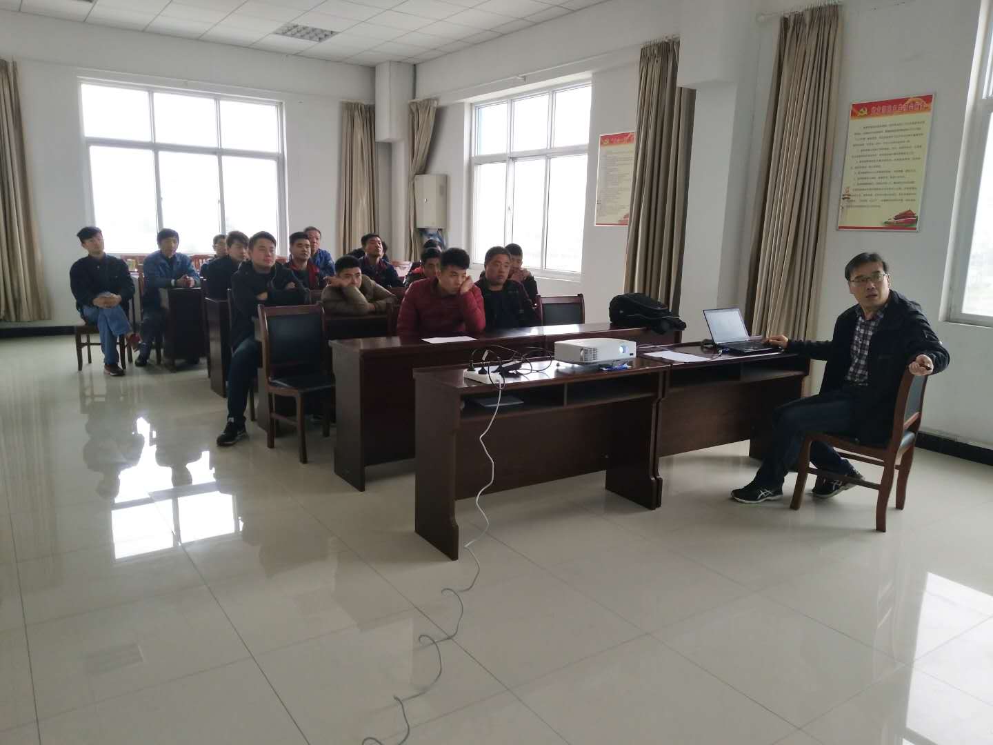 公交集團維修公司、大浦保養(yǎng)廠舉辦技能知識培訓(xùn)活動