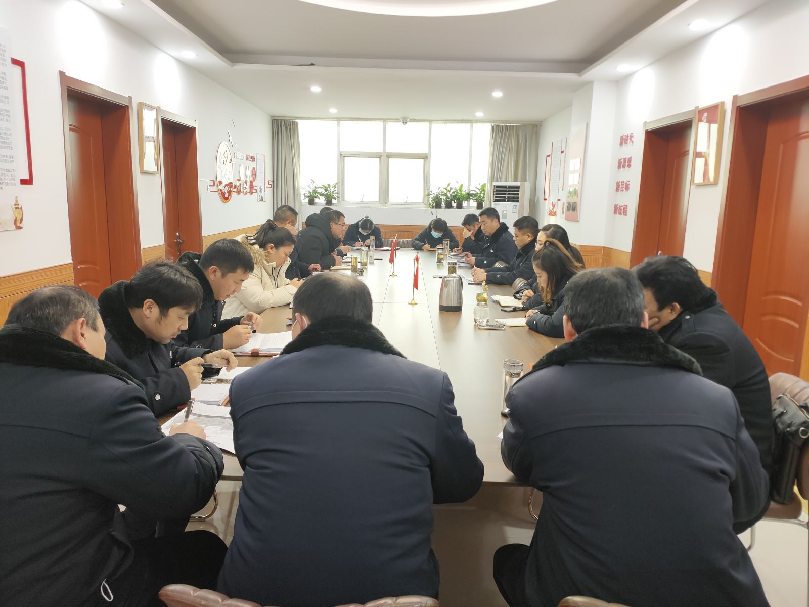 公交集團公交事業(yè)一部召開惡劣天氣應急預案啟動總結(jié)分析會