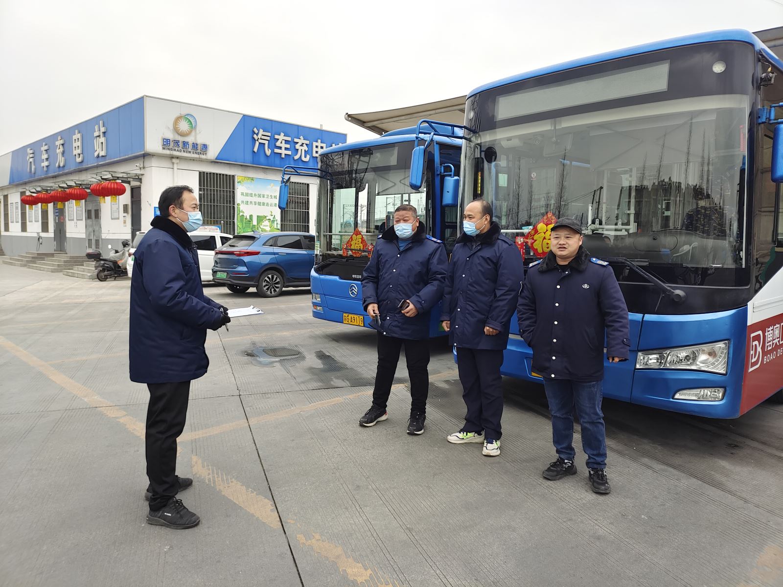 公交集團公交事業(yè)一部緊繃反恐弦 嚴(yán)查危險品  確保春運安全