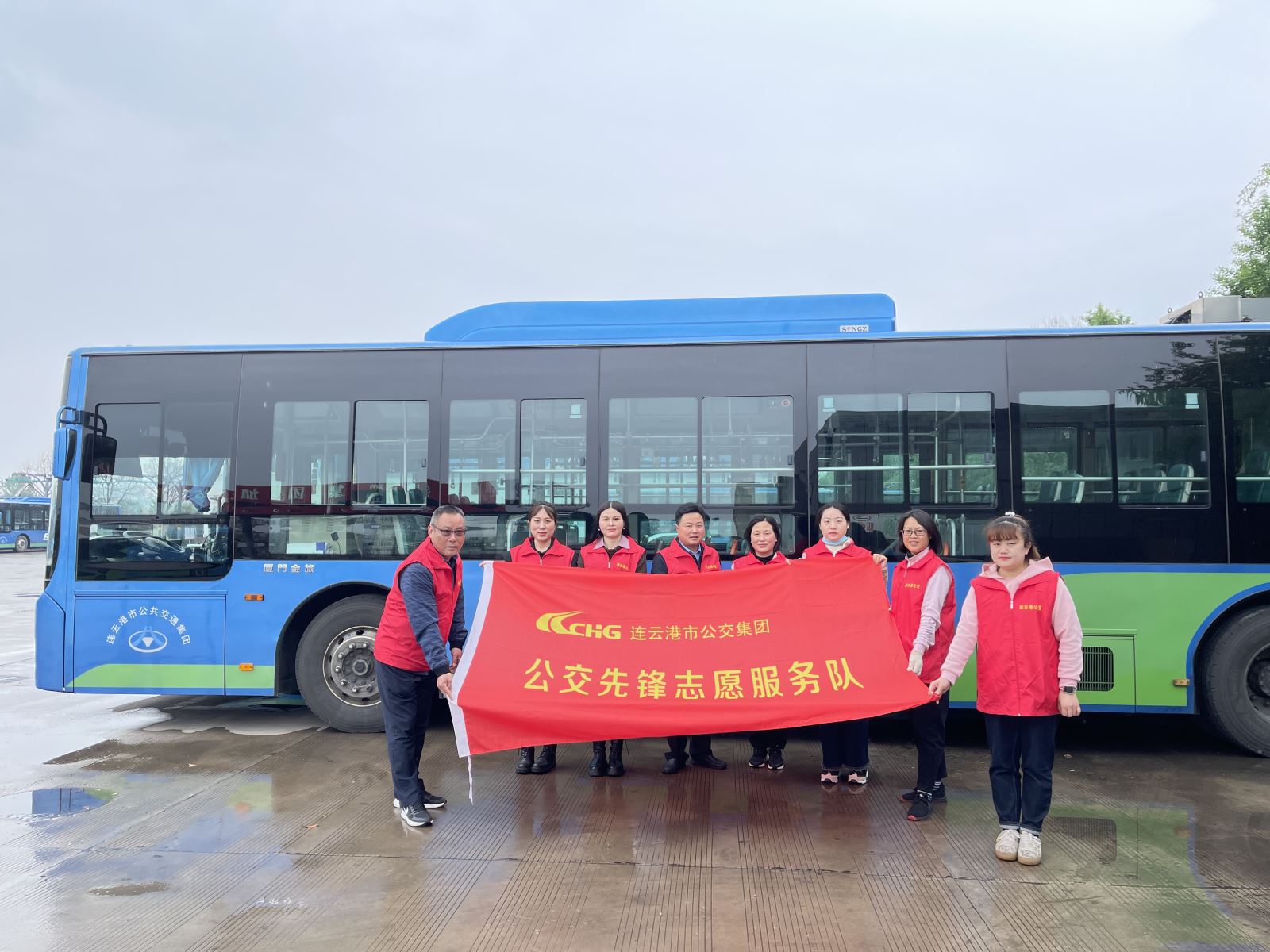 “弘揚(yáng)勞模精神，立足崗位做貢獻(xiàn)” 快速公交事業(yè)部開(kāi)展志愿活動(dòng)