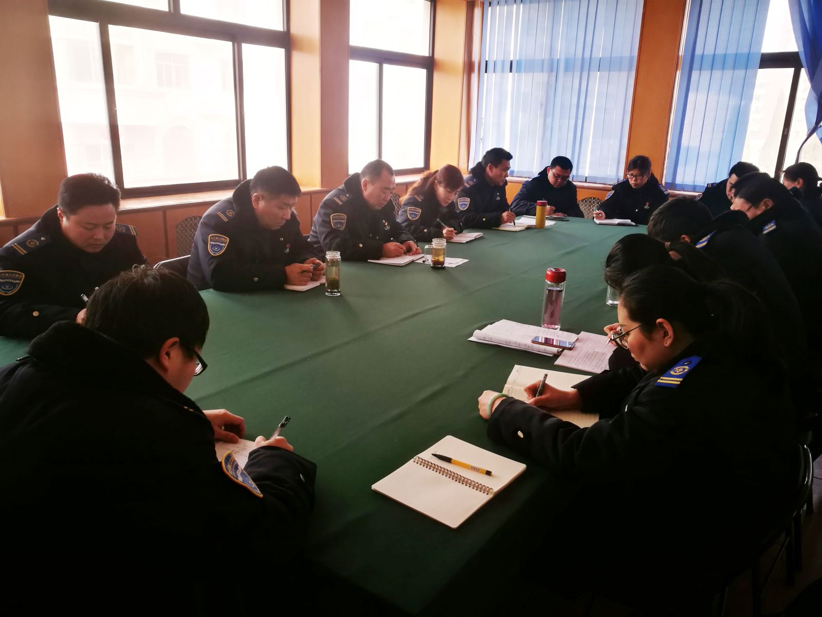 公交集團經(jīng)營發(fā)展事業(yè)部召開全國“兩會”前安全穩(wěn)定工作部署會