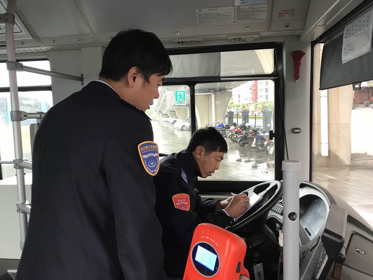 公交東部公司開展“安全生產 優(yōu)質服務”綜合大檢查 助推文明城市建設