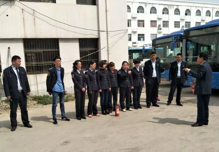 “共筑心中防火墻，搭起生命安全網(wǎng)”消防演練走進(jìn)公交集體佳連公司