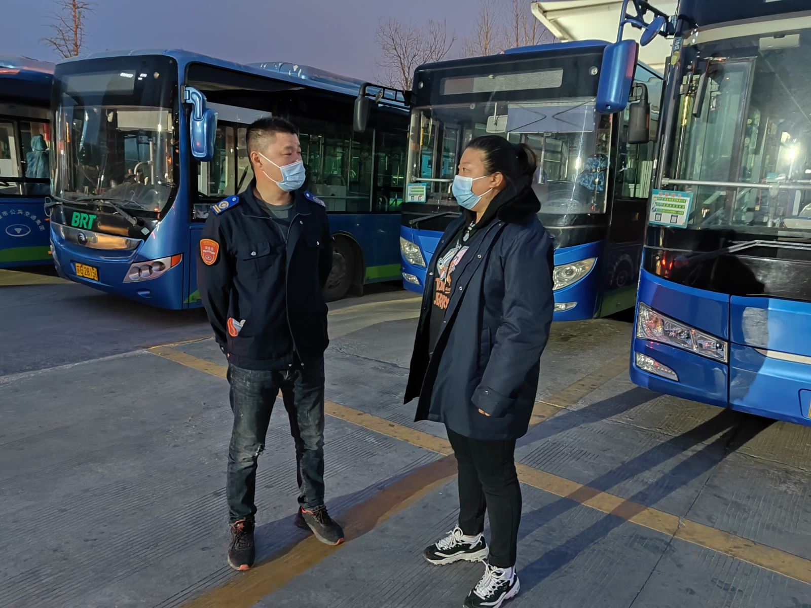 公交事業(yè)一部加強晚班車輛安全行車交待保障運營有序進行