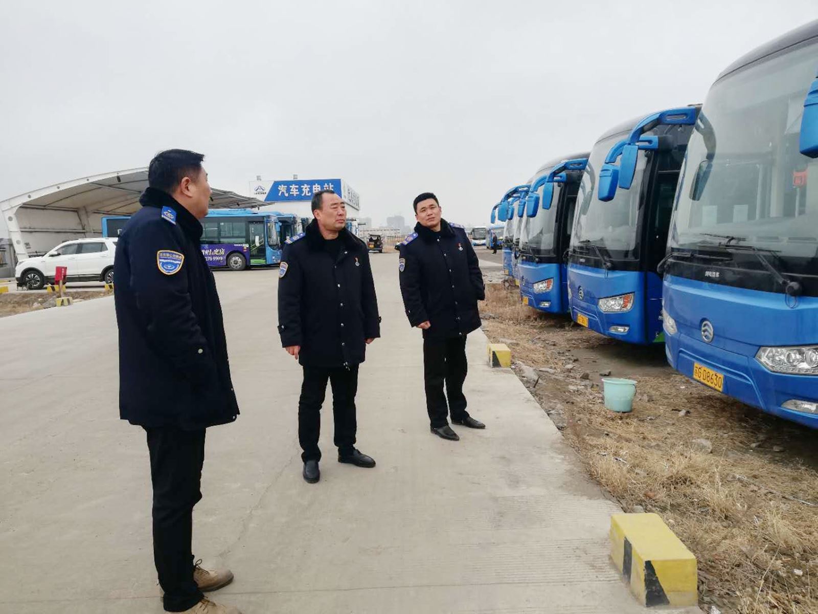 公交集團(tuán)經(jīng)營(yíng)發(fā)展事業(yè)部開展鹽池西路停車場(chǎng)安全專項(xiàng)檢查