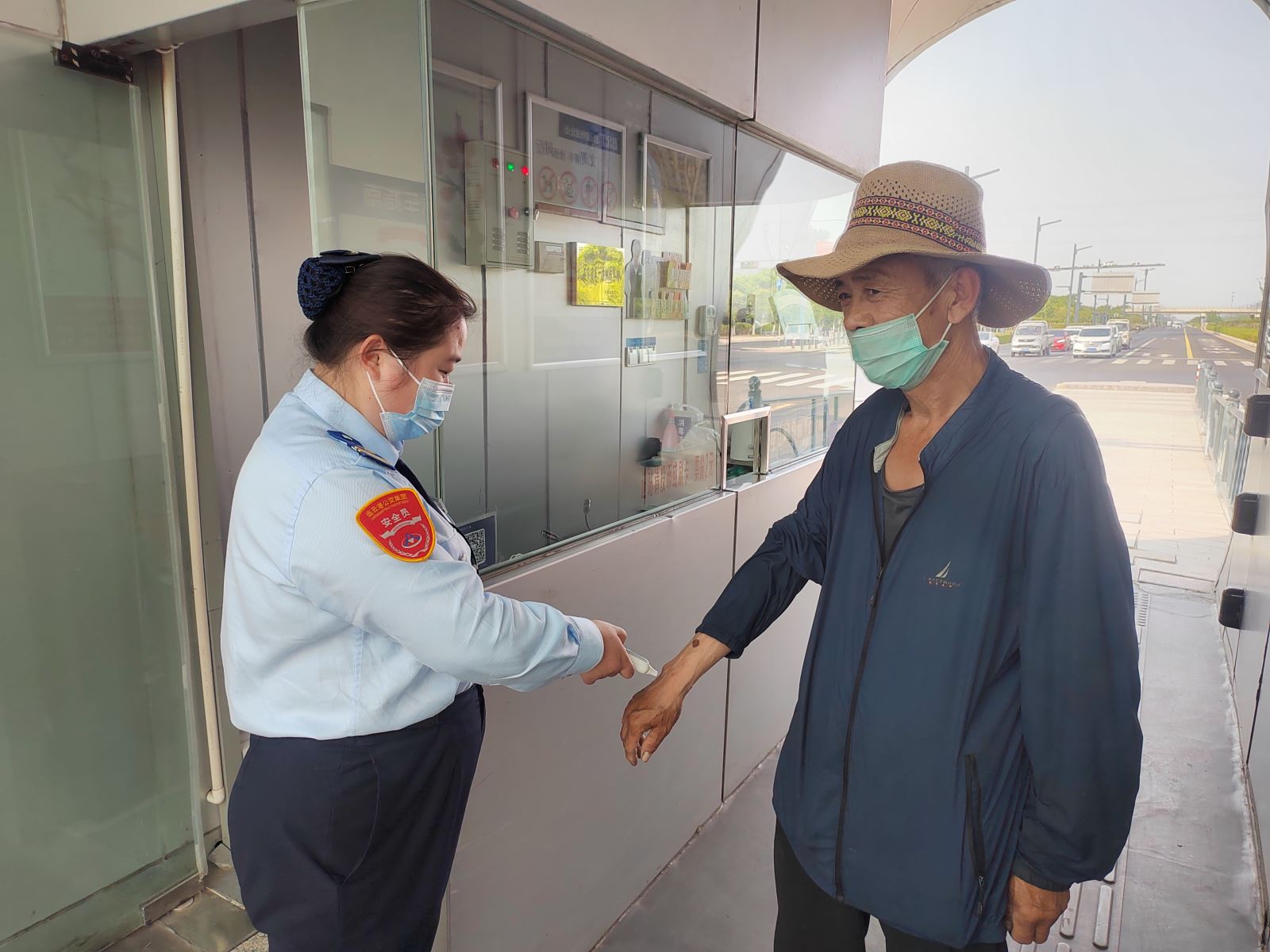 暖心服務(wù)，讓老人熱淚盈眶