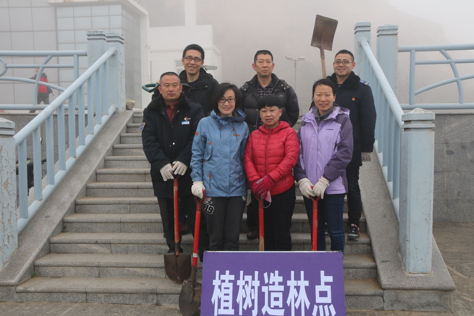 踐行社會(huì)責(zé)任 公交快速公司開展義務(wù)植樹活動(dòng)