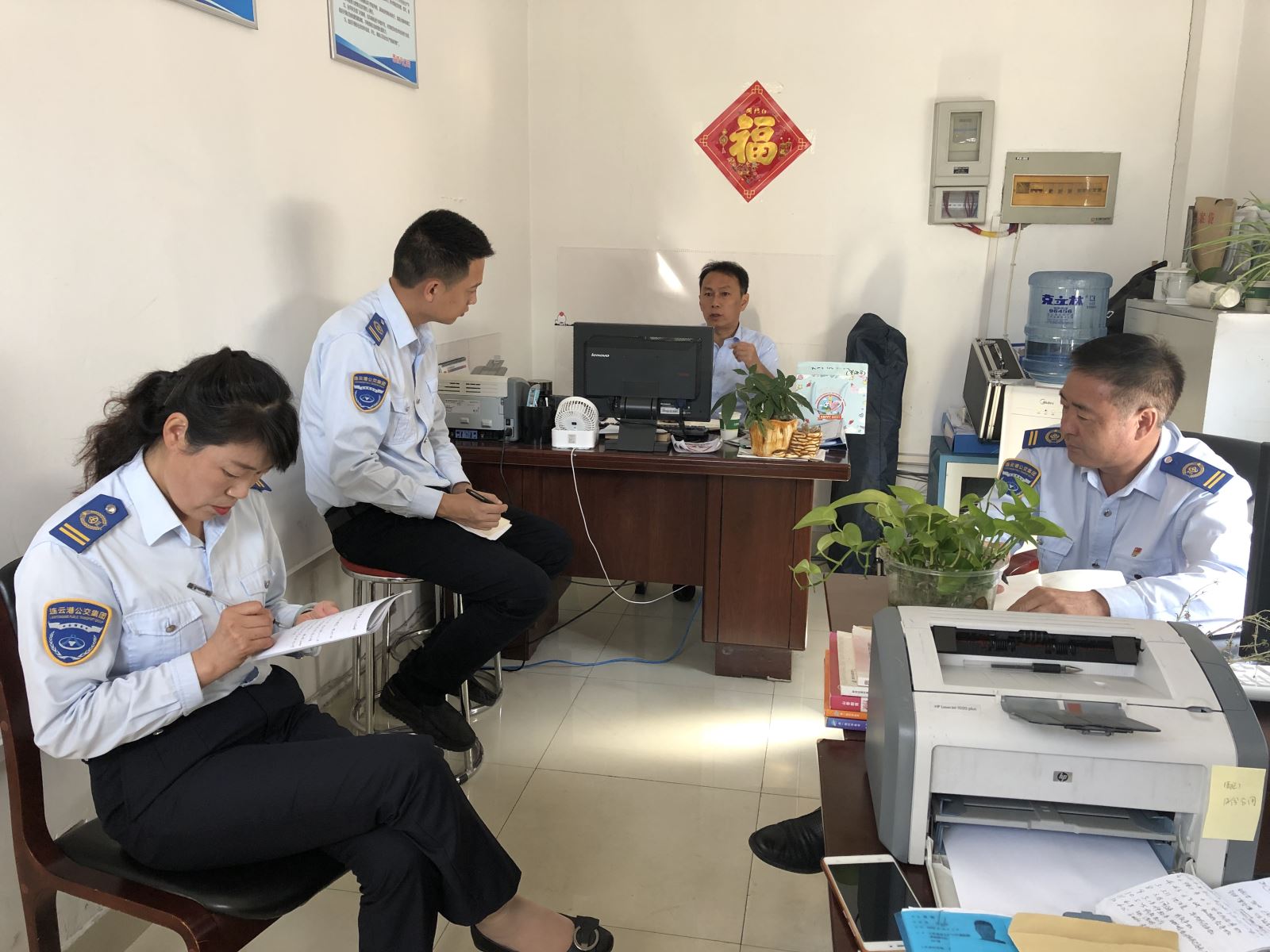 公交集團快速公交事業(yè)部、公交事業(yè)二部、經(jīng)營發(fā)展事業(yè)部、機務技術事業(yè)部召開“國慶”長假安全生產(chǎn)專題會
