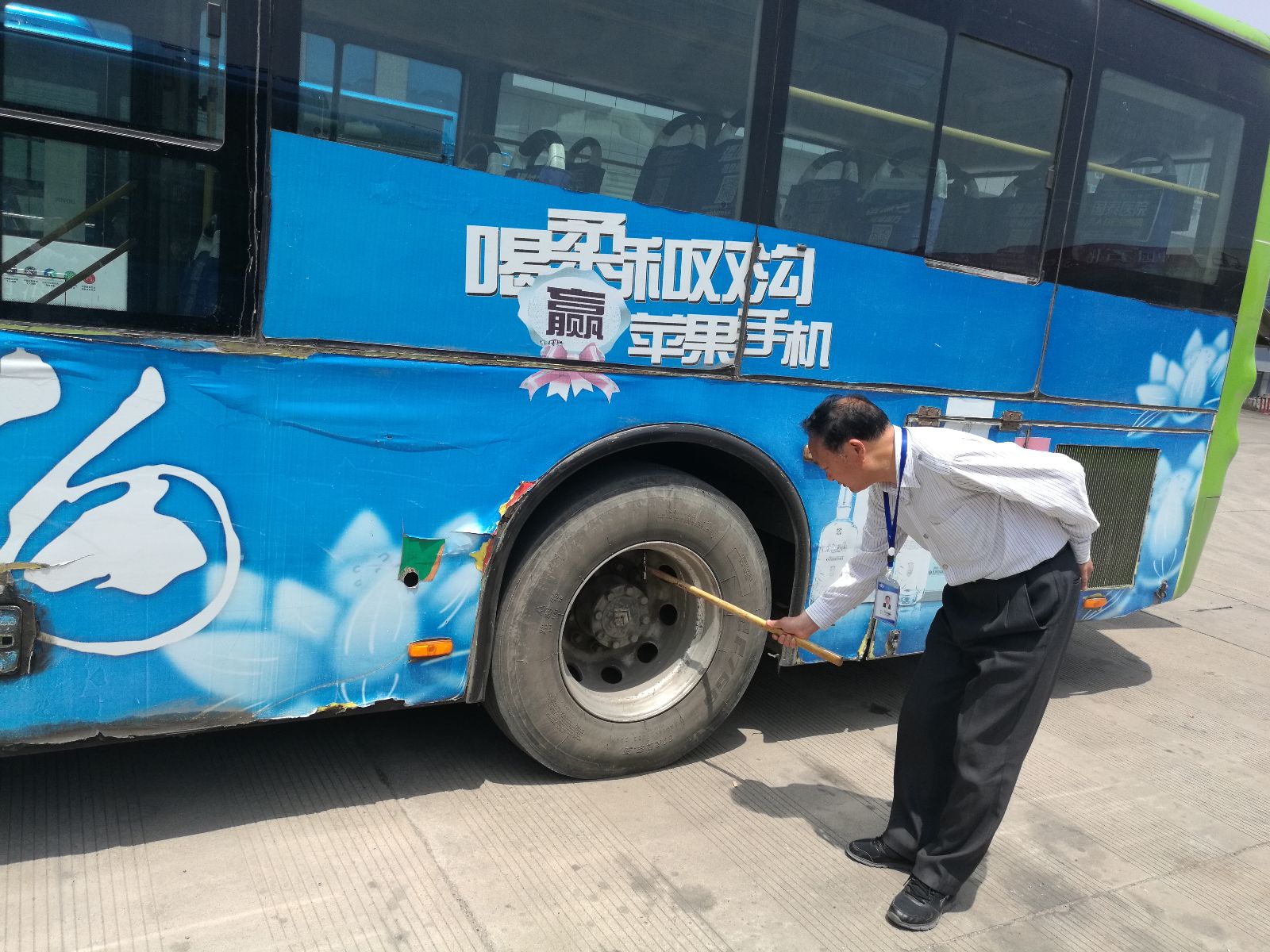 公交東部公司開展高考前車輛機務(wù)大檢查