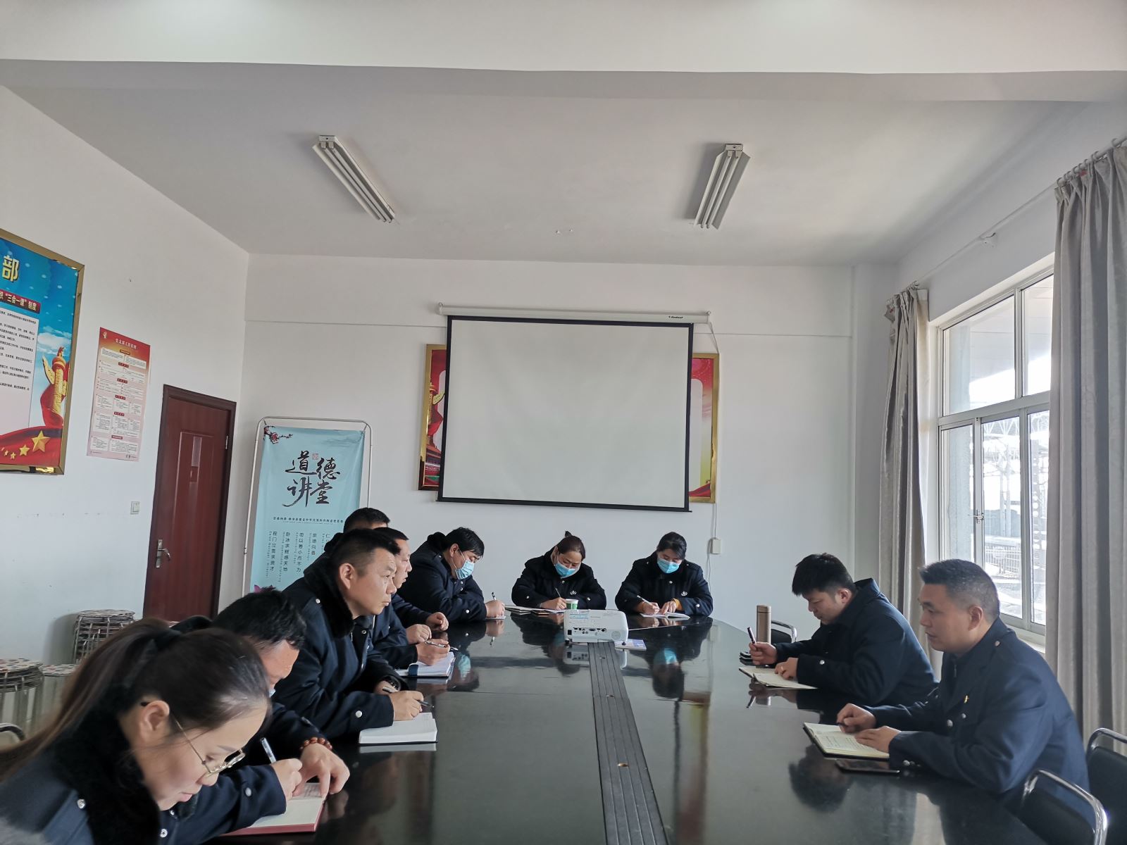 公交集團(tuán)公交事業(yè)二部召開安全機(jī)務(wù)專題會議