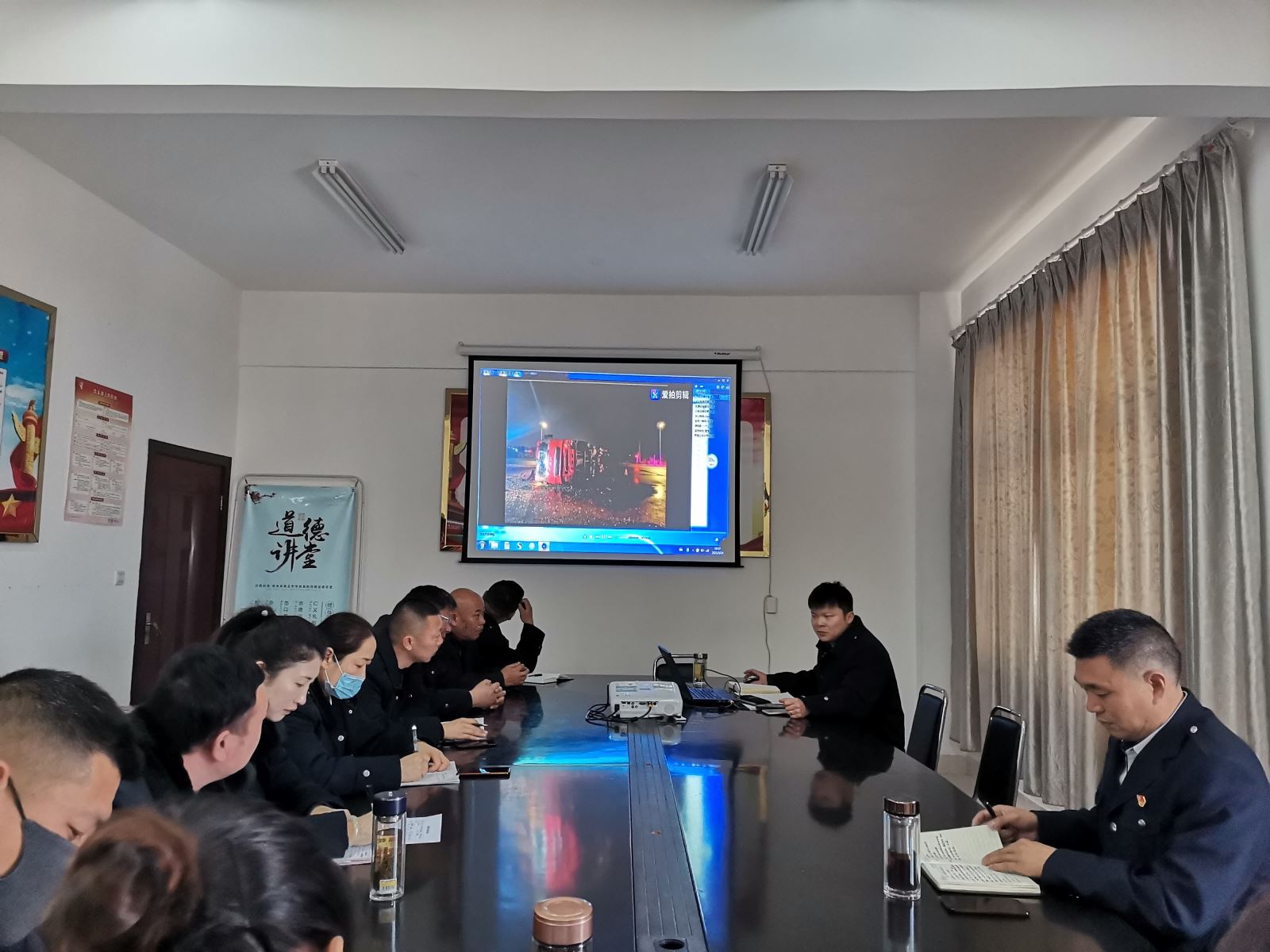 公交事業(yè)二部開展安全、機(jī)務(wù)工作專題會(huì)議
