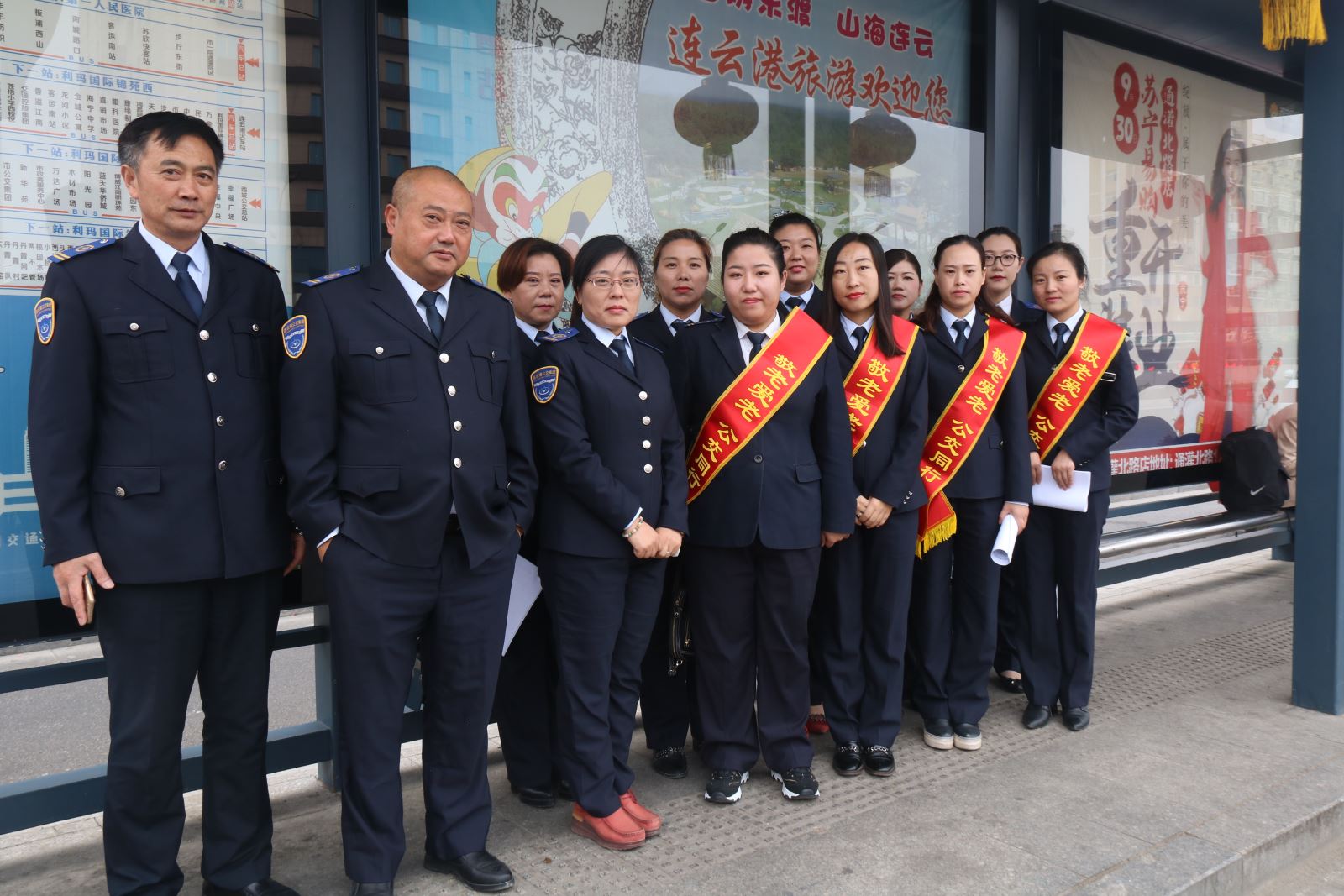 公交集團(tuán)海通公交公司開(kāi)展“九九重陽(yáng)節(jié)、敬老愛(ài)老情”活動(dòng)