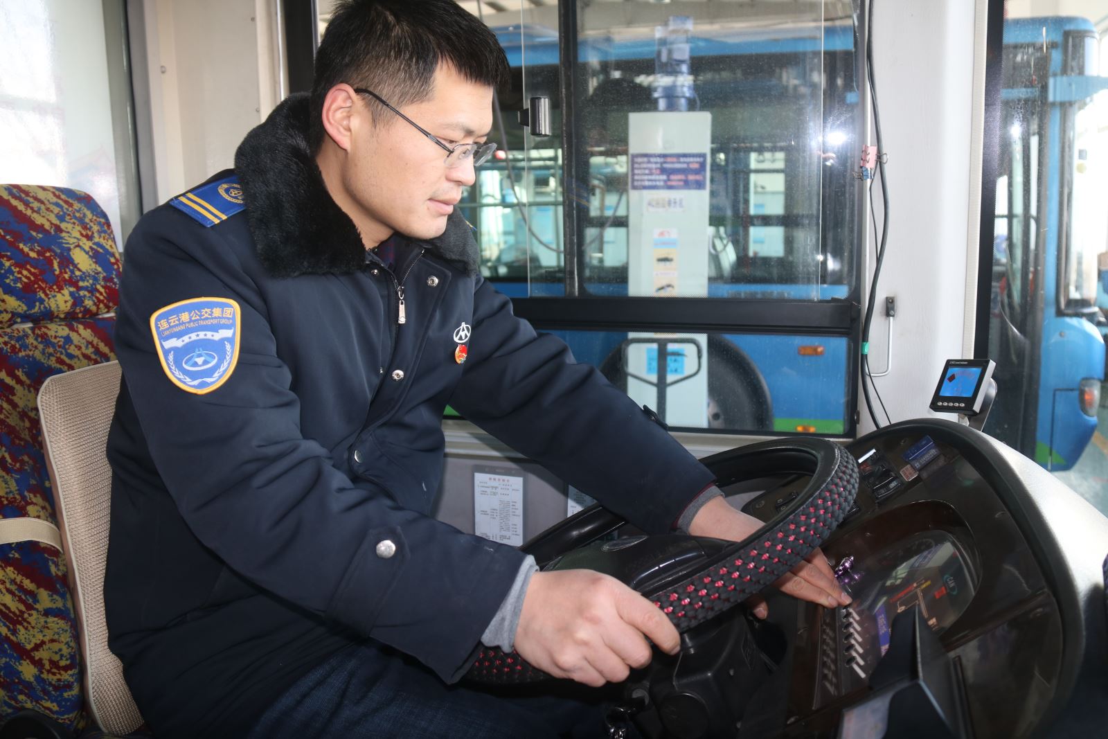 公交集團(tuán)機(jī)務(wù)技術(shù)事業(yè)部做好冬季純電車公交安全運(yùn)行保障工作