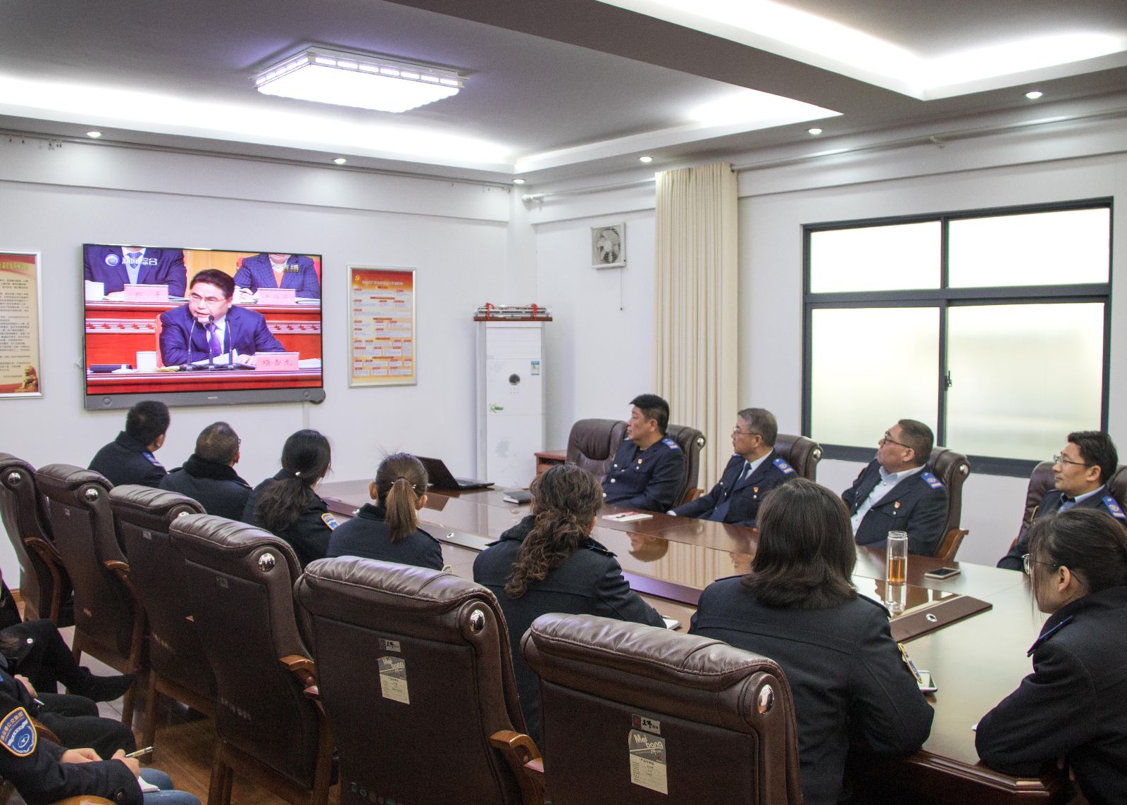 公交集團(tuán)組織員工收看全市“高質(zhì)發(fā)展、后發(fā)先至”動(dòng)員大會(huì)